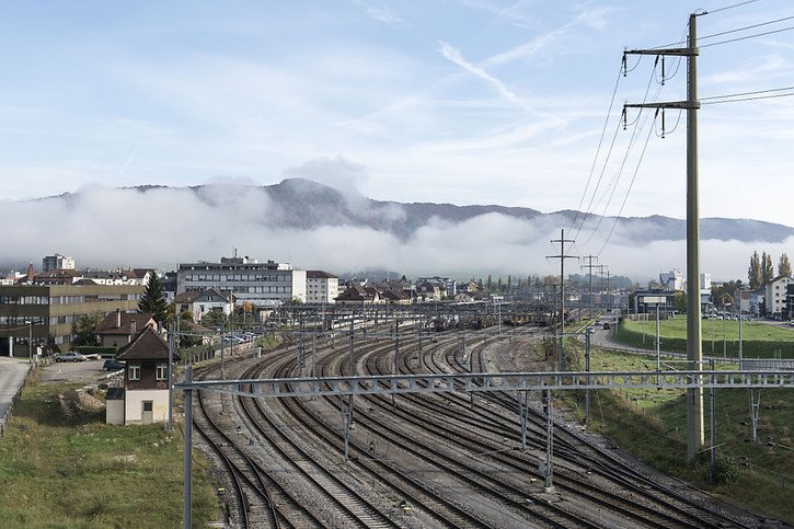 L'infrastructure ferroviaire suisse doit bénéficier de deux milliards de francs de plus entre 2025 et 2028 que pour la période en cours (archives). © KEYSTONE/CHRISTIAN BEUTLER