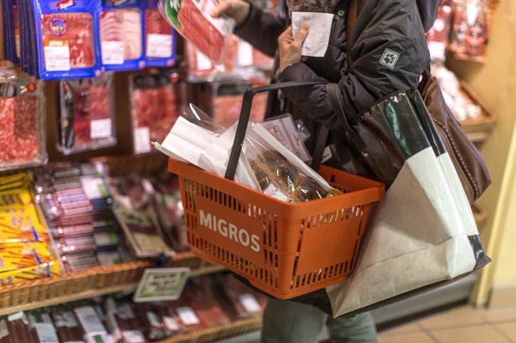 Commerce de détail: La production carnée fait bondir le bilan carbone de Migros et Coop