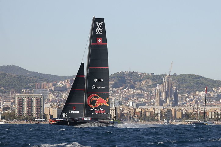 Alinghi n'est plus mené que 4-2 par Britannia © KEYSTONE/EPA/Toni Albir