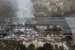 Les panneaux solaires explosent lors d’incendies (et c’est un danger aussi pour les vaches)