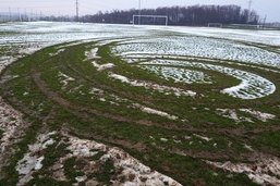 Le terrain de football d'Arconciel saccagé