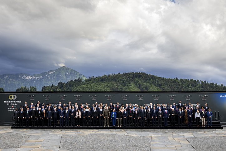 Une centaine de délégations participent à la conférence sur l'avenir de la paix en Ukraine au Bürgenstock (NW). © KEYSTONE/MICHAEL BUHOLZER