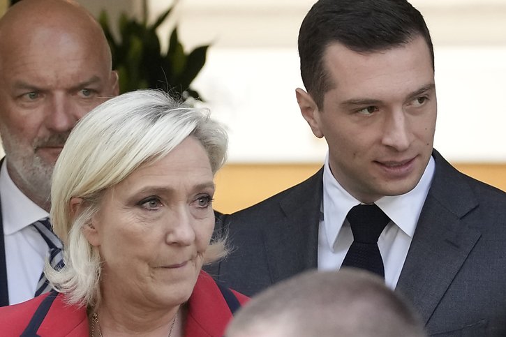 Le RN de Marine Le Pen et de Jordan Bardella obtiendra-t-il le soutien qu'il réclame? © KEYSTONE/AP/Christophe Ena