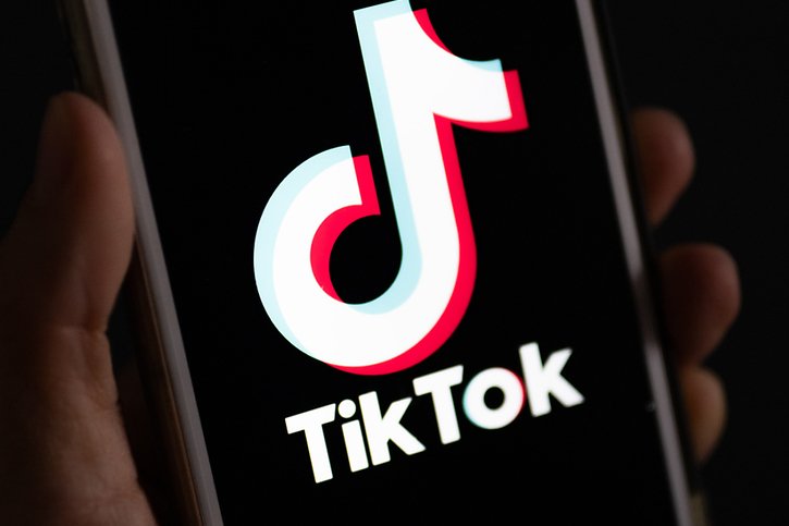 Le ministère américain de la Justice accuse TikTok de "violation généralisée des lois sur la protection de la vie privée des enfants" (archives). © KEYSTONE/DPA/MONIKA SKOLIMOWSKA