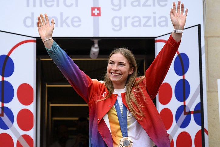 Zoé Claessens fêtée comme il se doit samedi à la Maison suisse © KEYSTONE/LAURENT GILLIERON