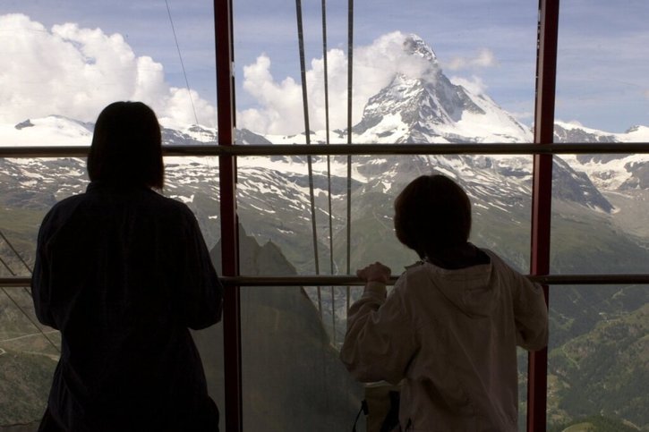 En termes de fréquentation, la destination Jungfraujoch a vu son nombre de visiteurs progresser de 9,8% à 460'500, alors que le nombre de skieurs est quant à lui demeuré stable à 930'100. (KEYSTONE/Andree-Noelle Pot) © KEYSTONE/ANDREE-NOELLE POT