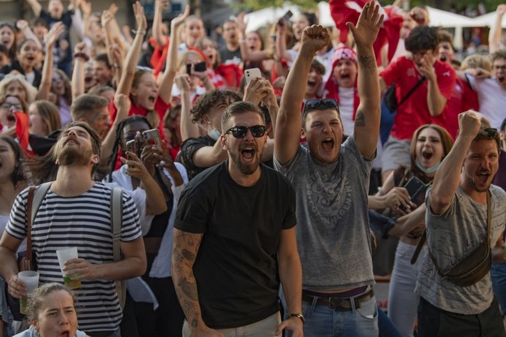 Fribourg: Des étudiants en droit doivent passer leurs examens à côté d’une fan zone